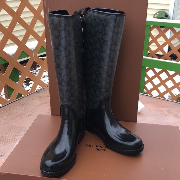 New Coach ‘Tristee’ Outline Signature Rainboots - Picture 2 of 7